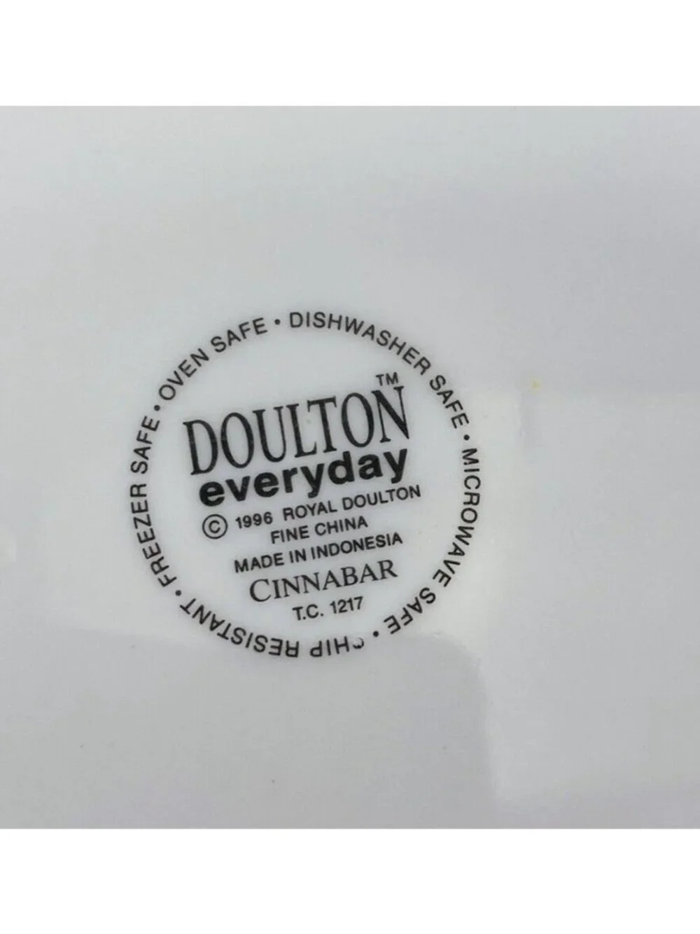 Royal Doulton  CINNABAR Fine China Floral Rim Chip Resistance Lunch Plate Set 4